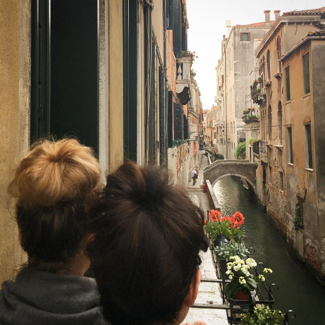 It was Bun Love, sculpture and construction with Lisa Baldissera in Venice. Photo by Andrea Walsh @saltwaterloveaffair ❤️❤️❤️❤️❤️❤️❤️❤️ #venicebiennale #venicebiennale2017